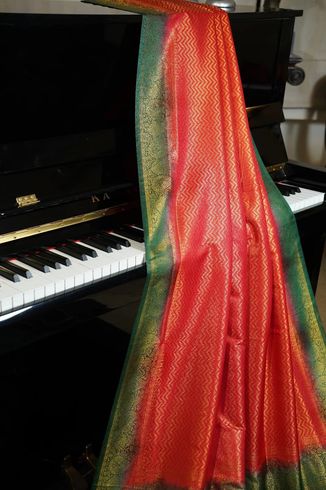 Red Soft Silk Zig-Zag Contrast Pallu Saree