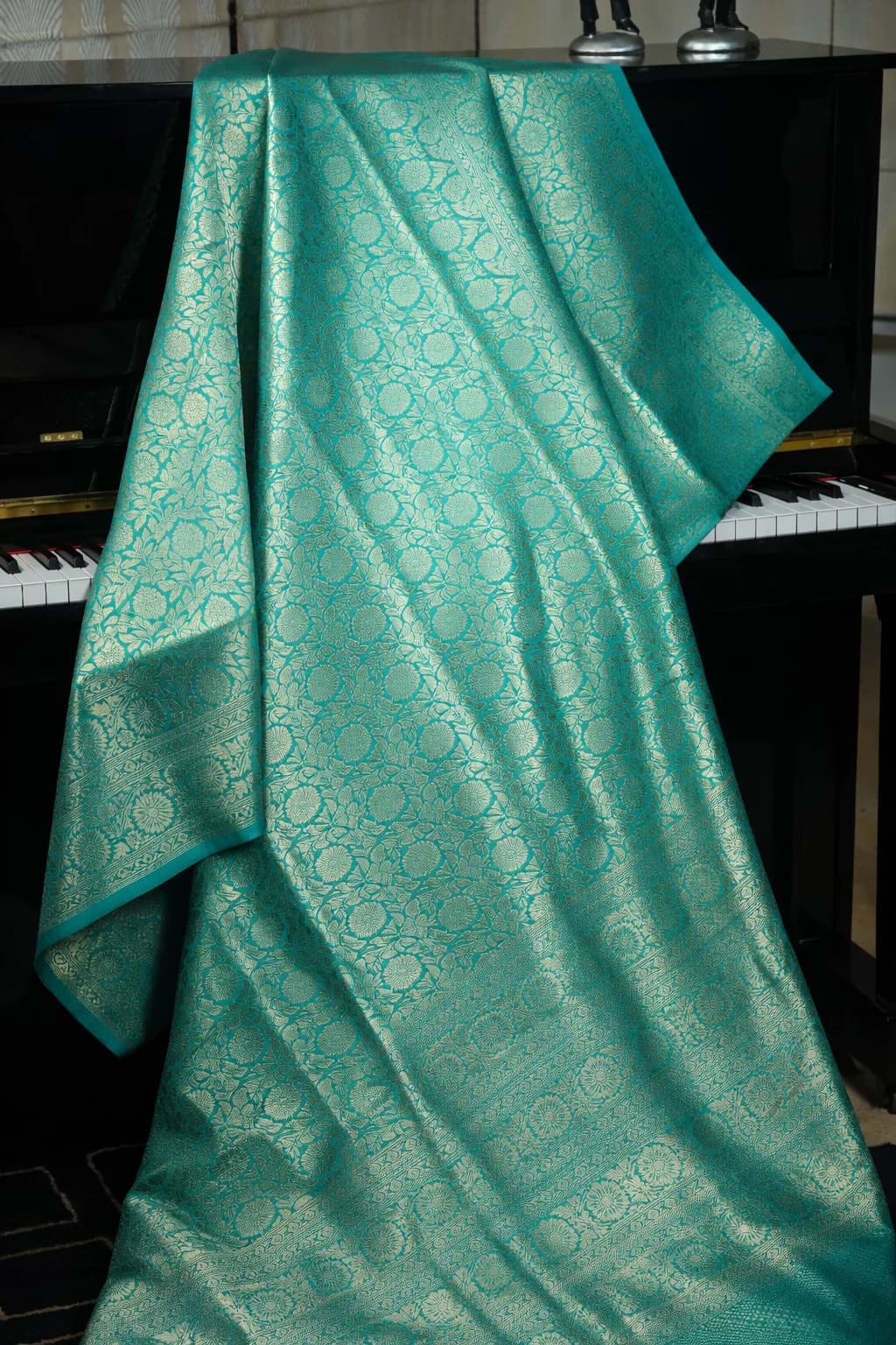 Light Gajari Linen Cotton Rich Pallu Saree